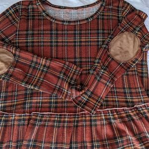 Stretchy large red plaid top